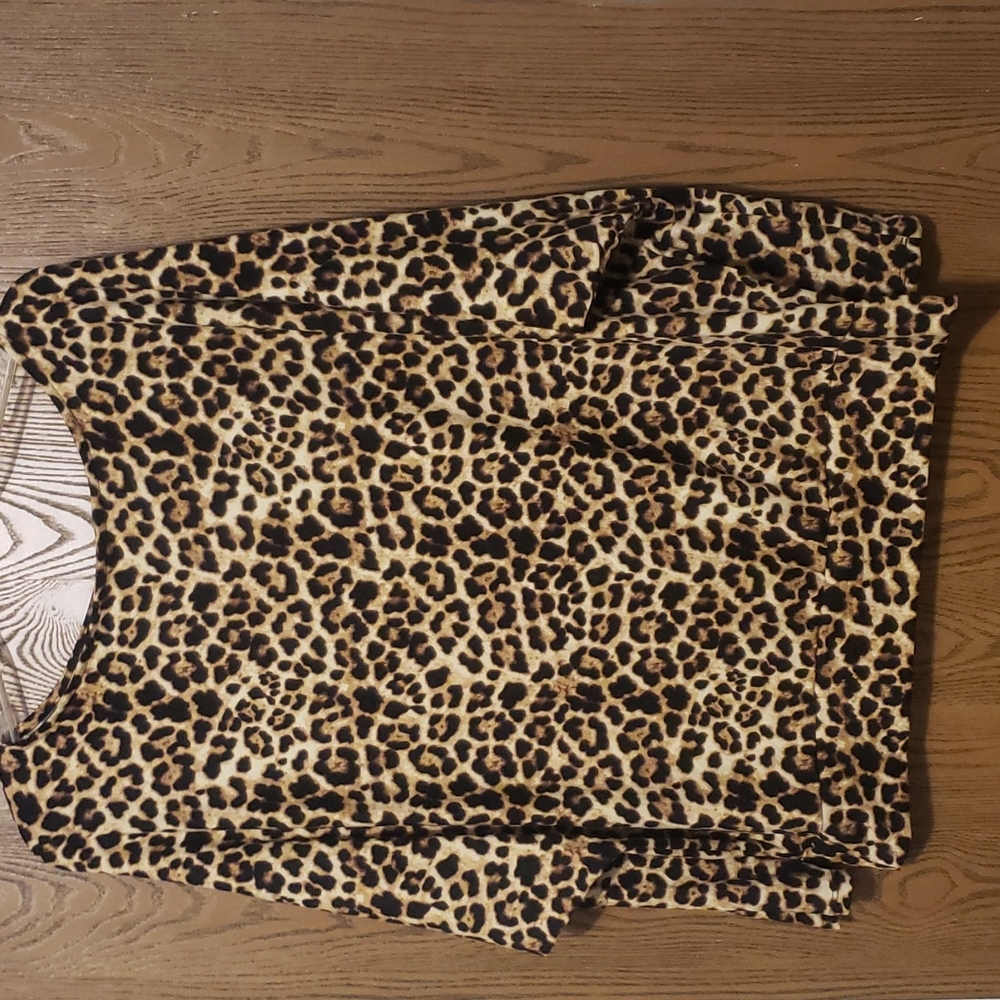 🌼New boutique cozy leopard top - Picture 13 of 16